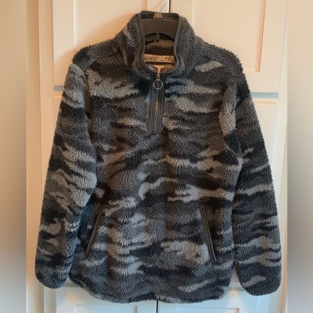 Cozy Sherpa Black, Gray Camo Size Large